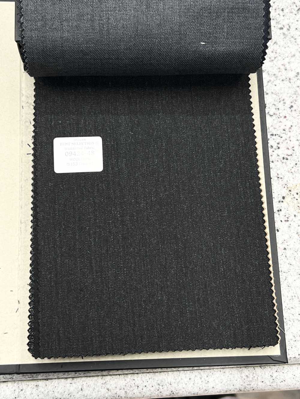 09424 Traje Multimaterial De Tejido Tradicional, Gris Oscuro[Textil] Compañía Kunishima Co., Ltd.