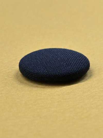 CV-HIRA-BC Insignia con botón forrado plano