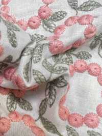 4027-848-1 Encaje De Flores Con Pompones Bordados En Algodón[Textil / Tela] HOKKOH Más fotos