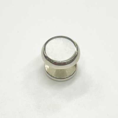 E-3 Botón de nácar plateado redondo (se vende por pieza)