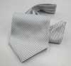 MS-403 Conjunto de corbata ascot atada a mano y pañuelo de bolsillo gris claro