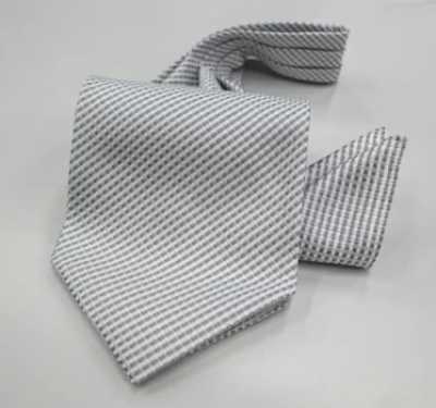 MS-403 Conjunto de corbata ascot atada a mano y pañuelo de bolsillo gris claro