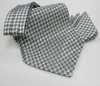 MS-5005 Set de corbata ascot anudada a mano y pañuelo de bolsillo, cuadro gris
