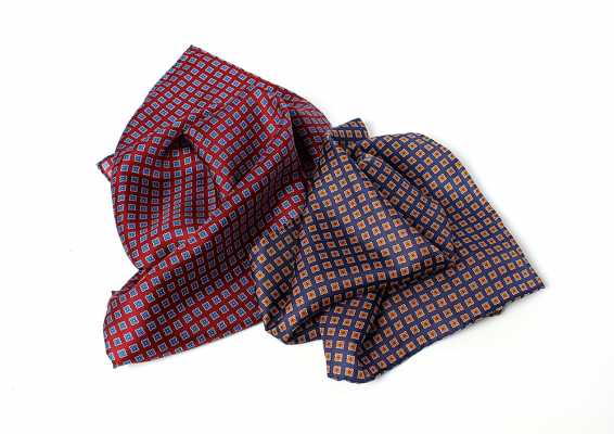 PNC-2 Pañuelo de cuello, seda estampada italiana, patrón Komon, azul/rojo vino