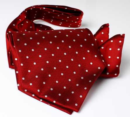 AS-600 Corbata ascot de seda hecha en Japón, estampado de lunares rojos