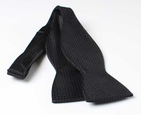 MT-986 Pajarita de seda fabricada en Japón, anudada a mano, con estampado Kanoko, negro