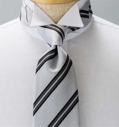 NE-27 Corbata formal hecha en Japón con raya ancha plateada