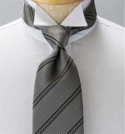 NE-28 Corbata formal de rayas gris oscuro, hecha en Japón
