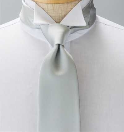 NE-30 Corbata formal de fabricación japonesa satén plateado